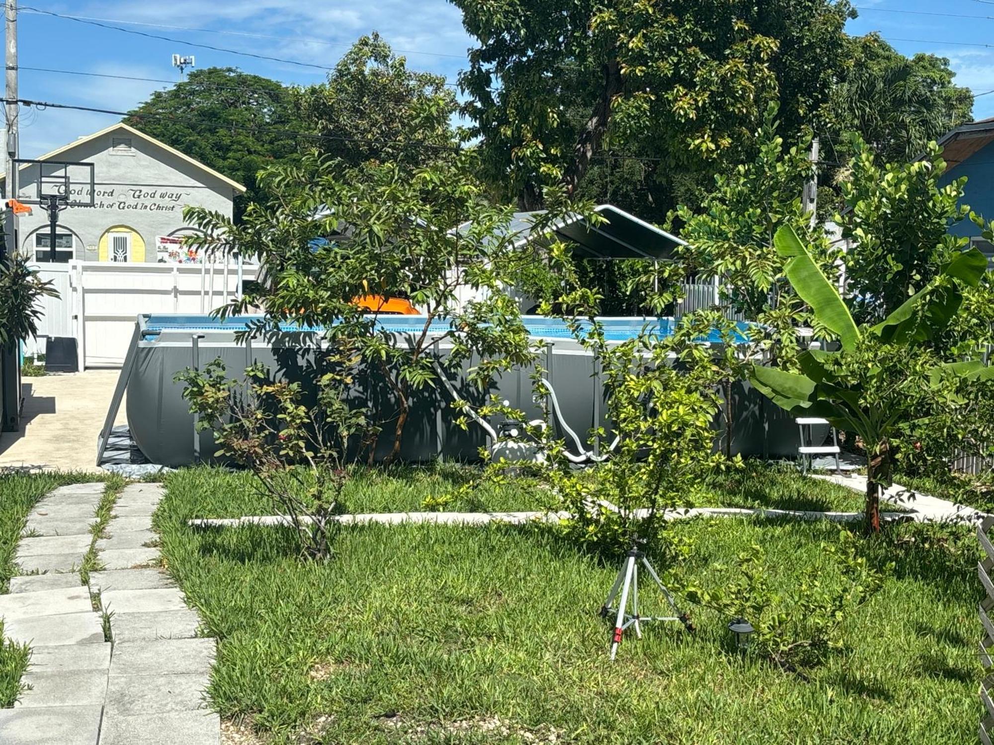Mini House Oasis Hotel Miami Exterior photo