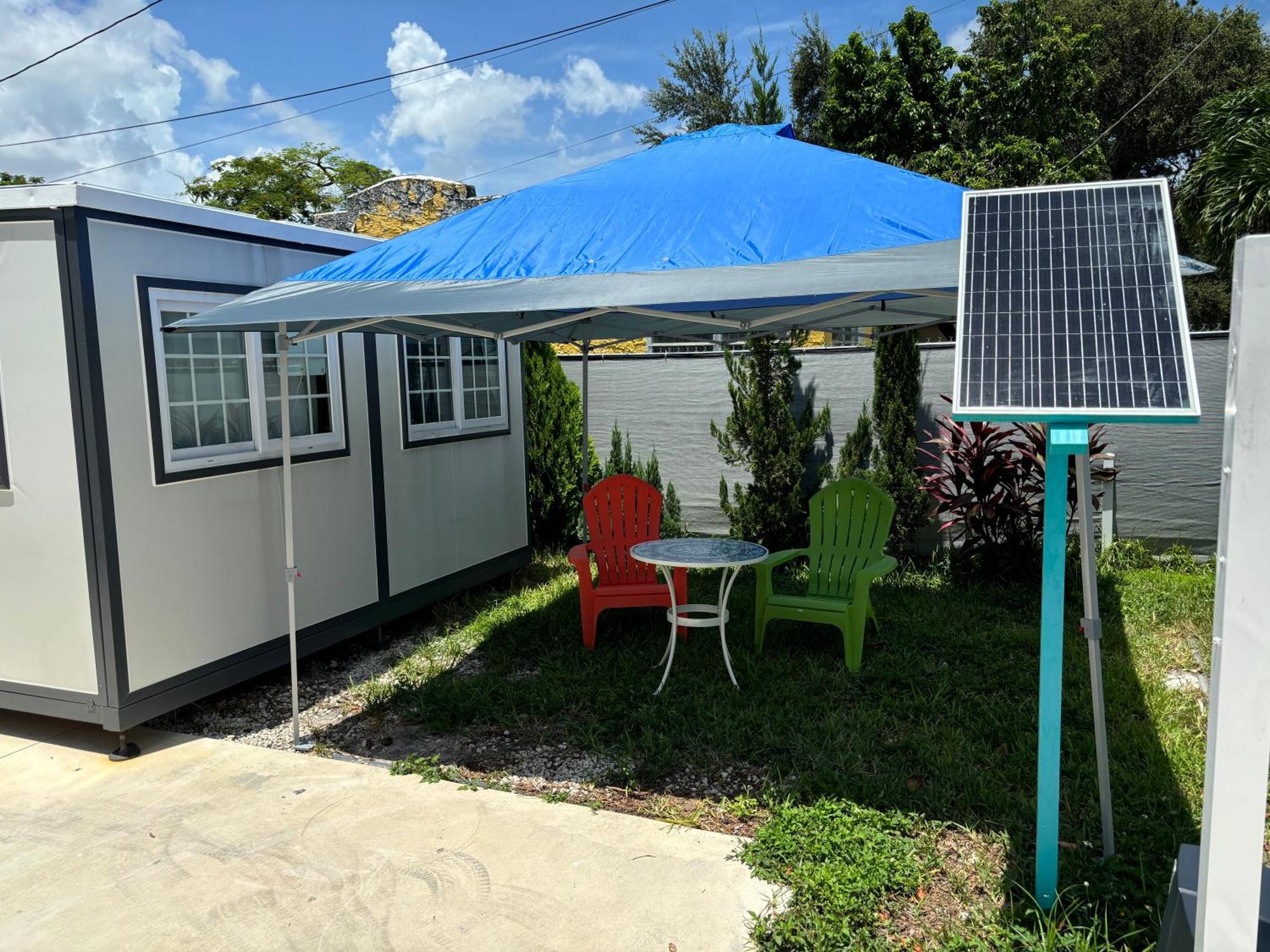 Mini House Oasis Hotel Miami Exterior photo